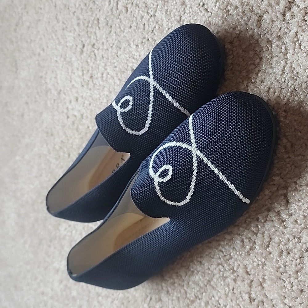Navy blue flat shoes